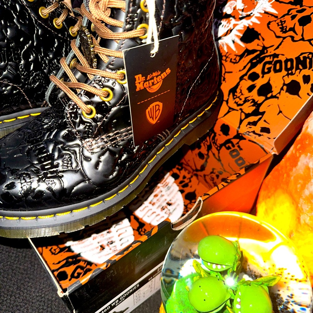 ‼️RARE‼️☠️GOONIES☠️ Dr. Martens Women's Black Embossed Leather Lace-Up Boots